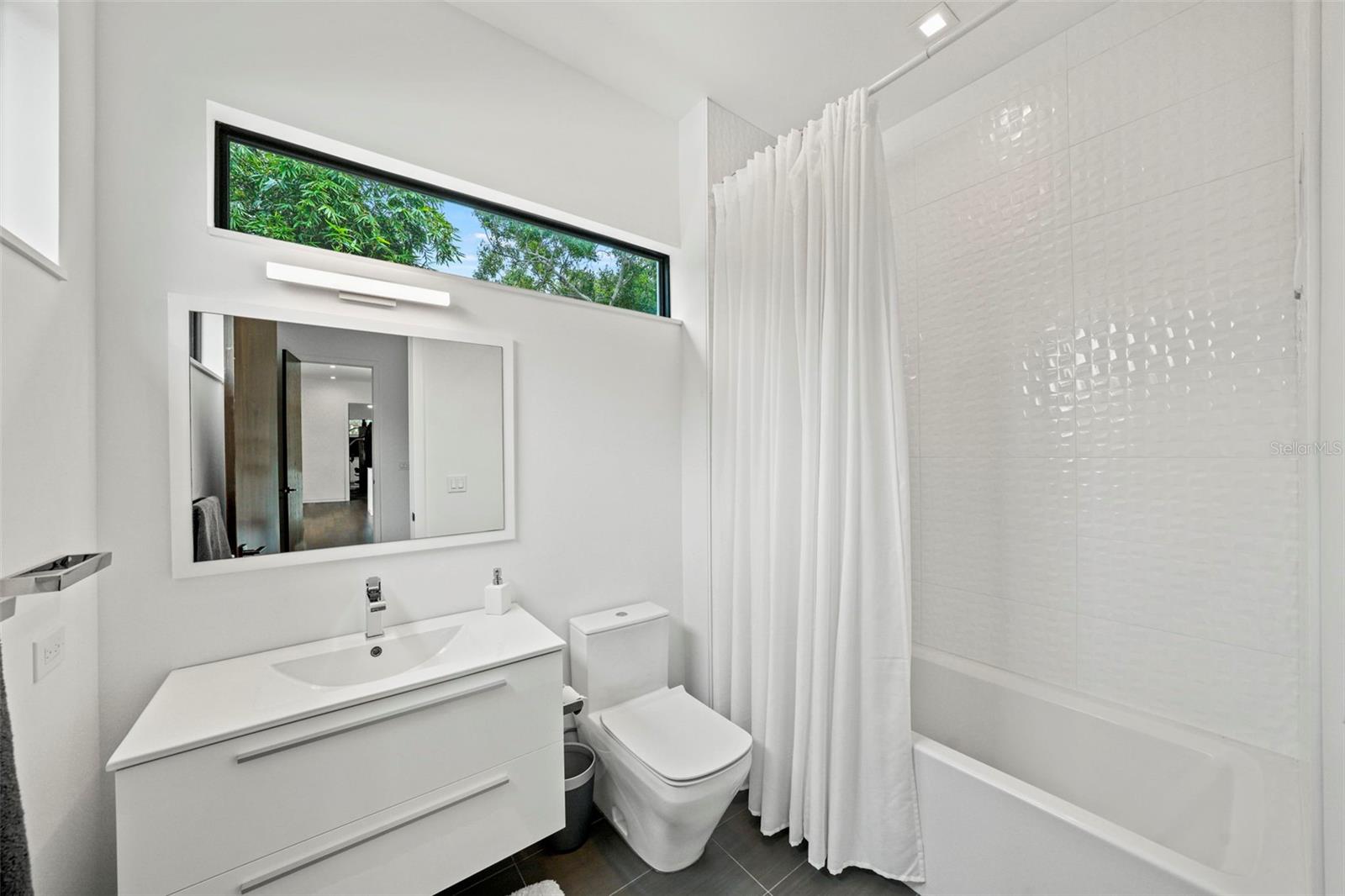 Secondary bathroom 3