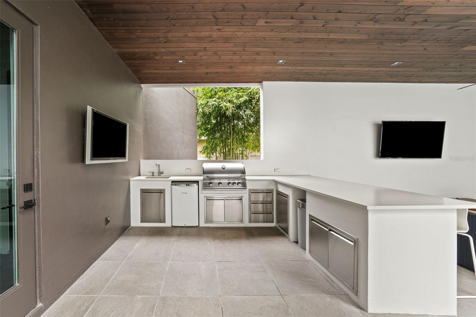 The outdoor kitchen has everything you need!