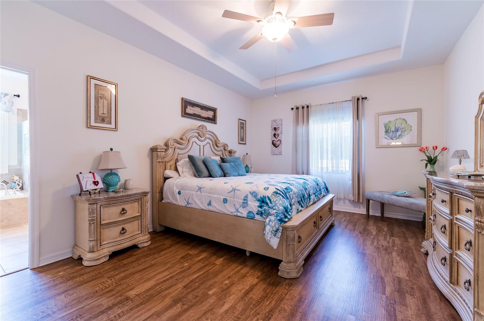 Primary bedroom, Luxuary Viynal Plank Floors