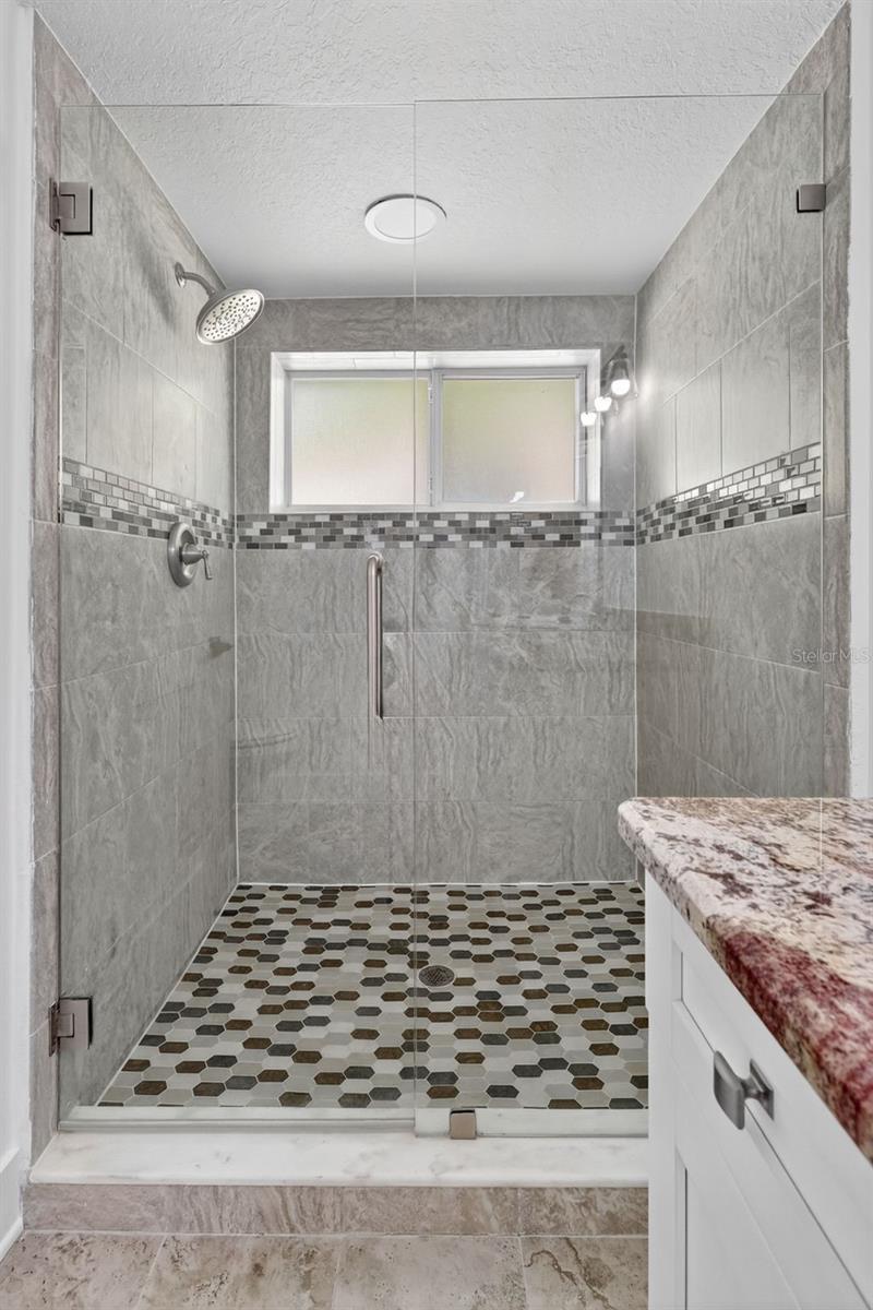 Bed 5 En-Suite shower