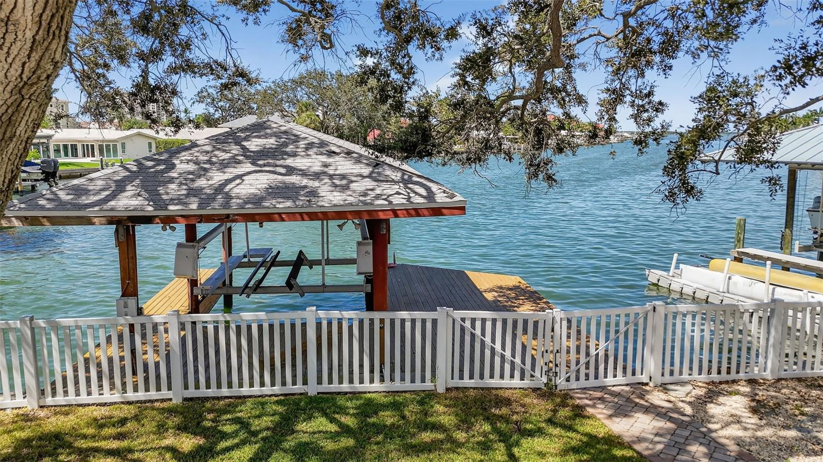 Bring your boat and Enjoy, Boathouse, Dock and Lift ready for you
