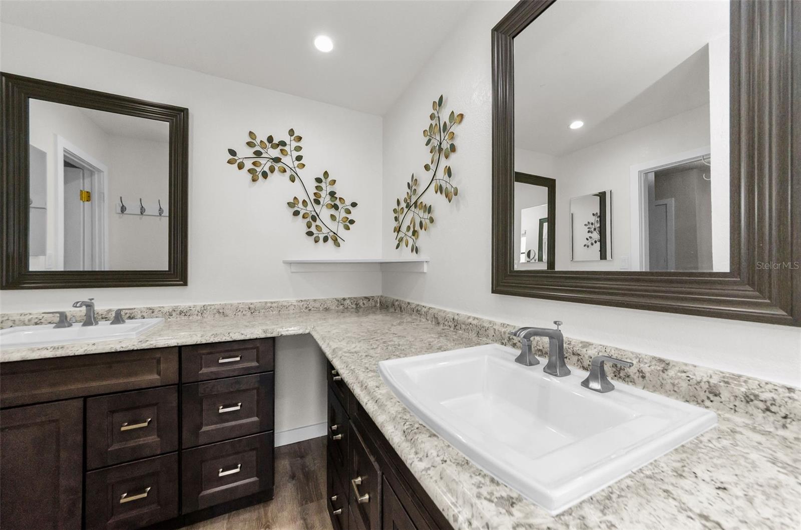 bathroom between bedrooms