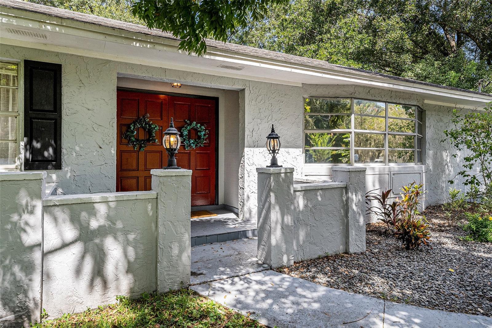 Home Sweet Home in the Heart of the Lake Magdalene area and in walking distance to the lake.