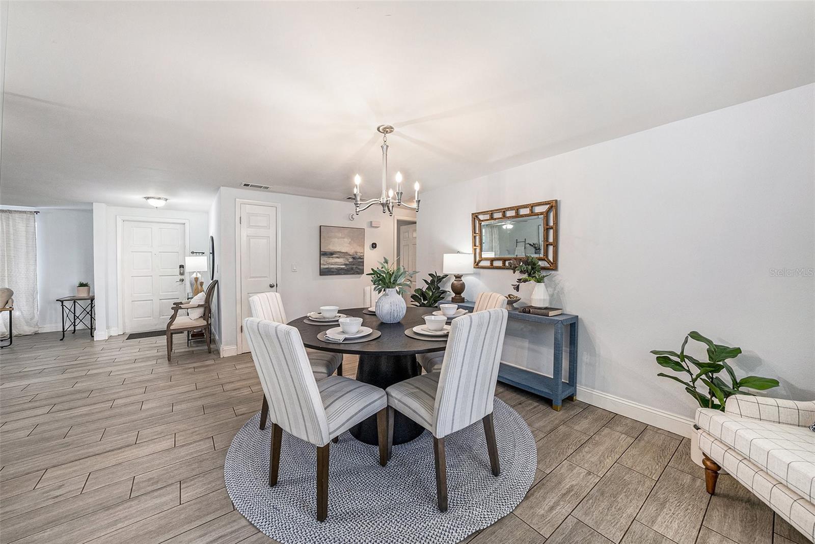 Plenty of room for family gatherings and entertainment