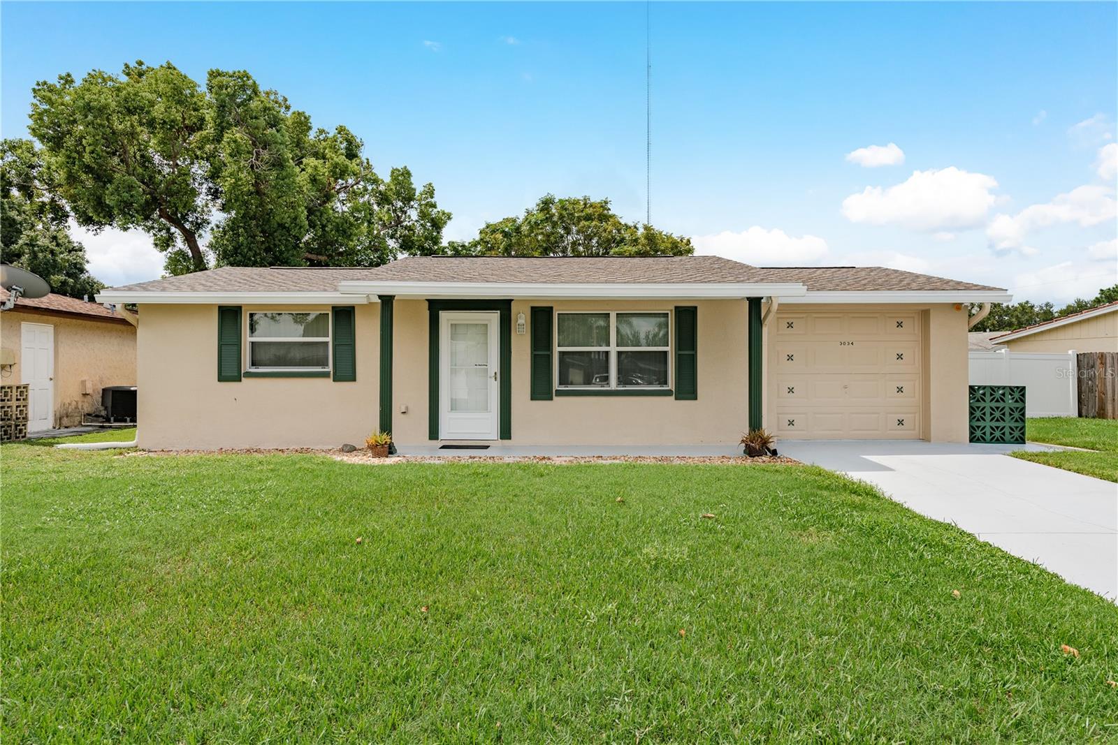 New roof / Privacy fenced semi corner lot