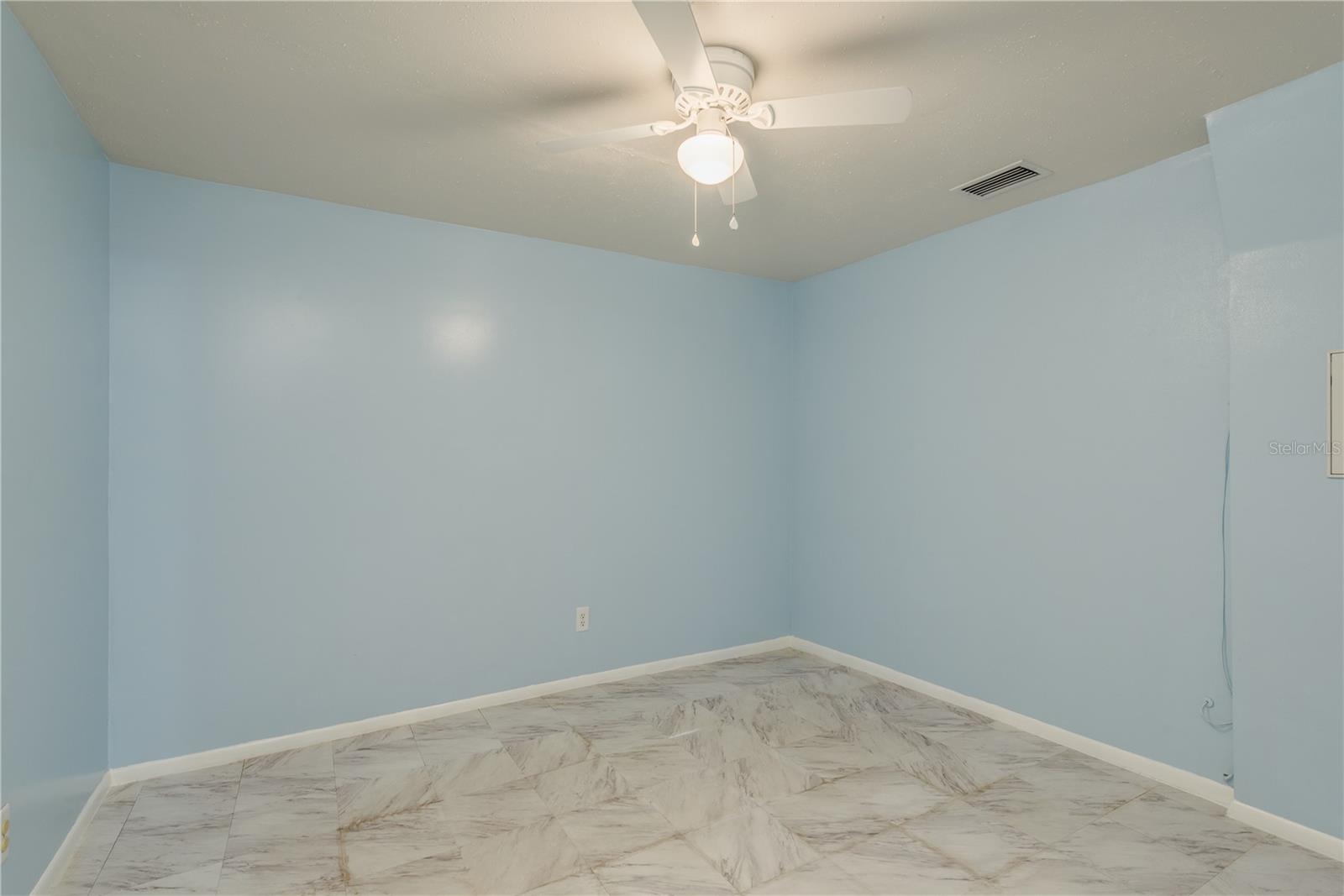 Extra room - In Law or office / partial garage conversion