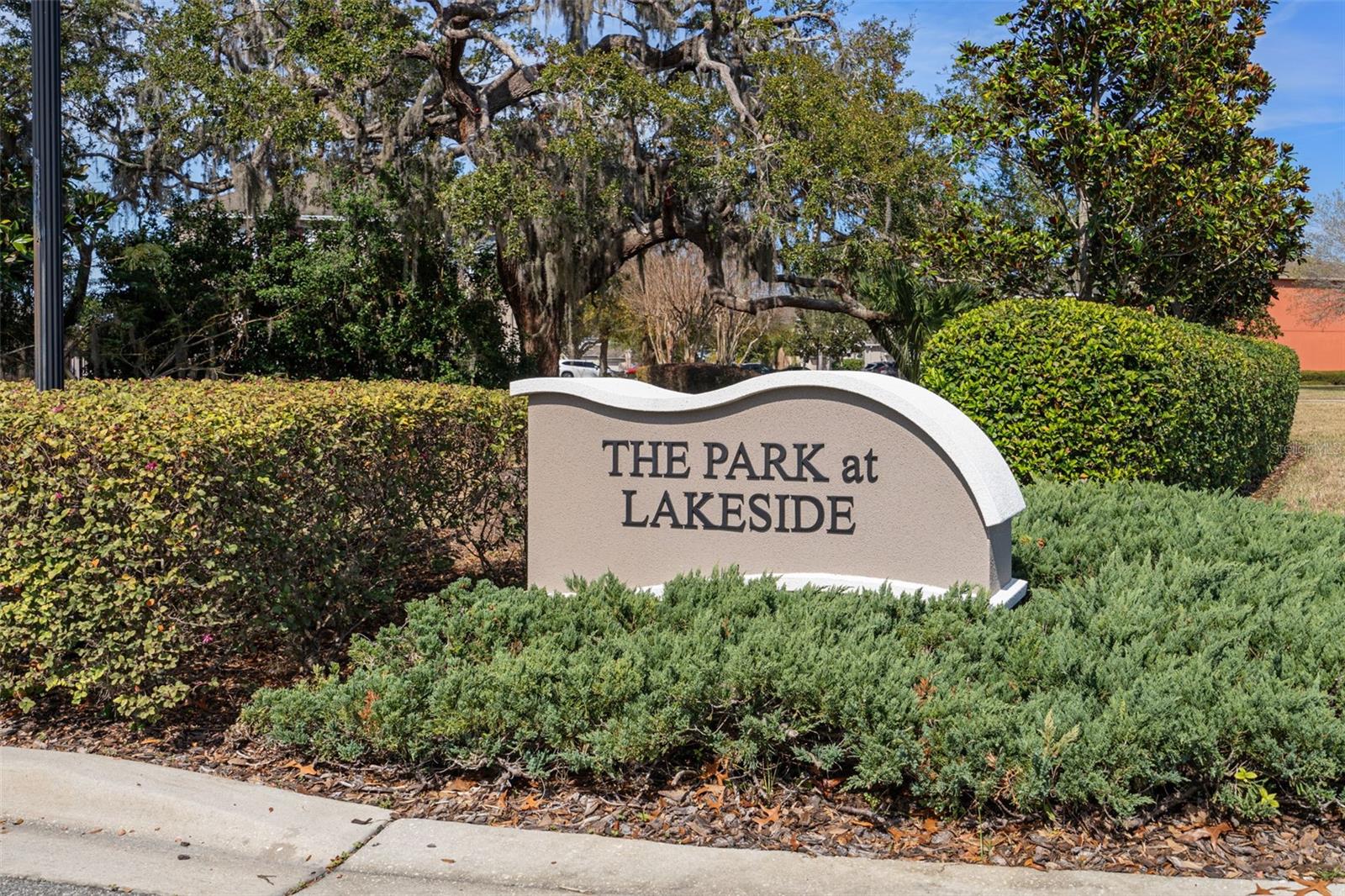 LAKESIDE PARK ENTRANCE