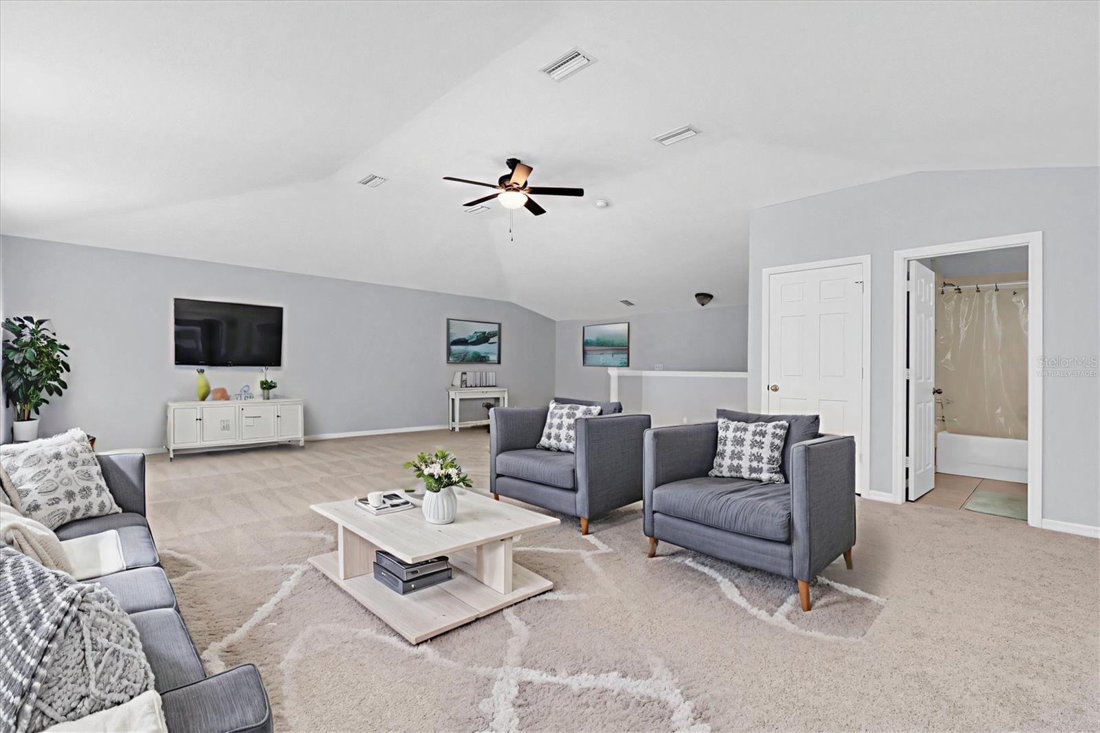 Loft with unlimited possibilities- Virtually staged