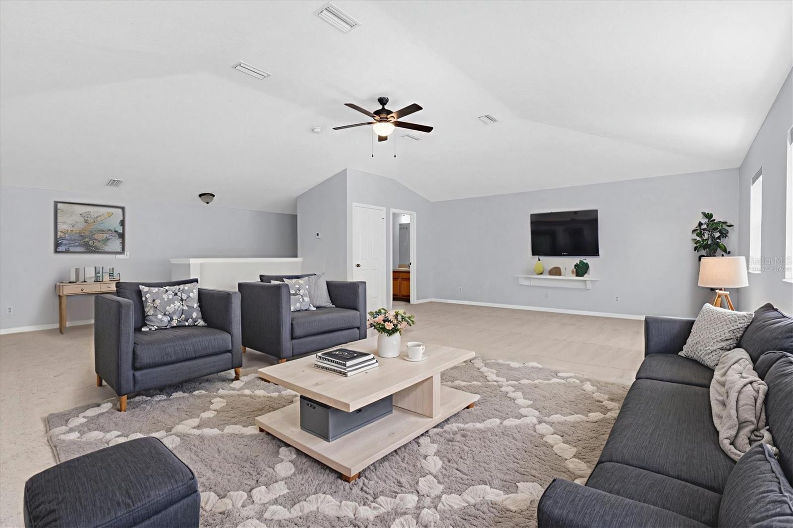 Loft with unlimited possibilities- Virtually staged