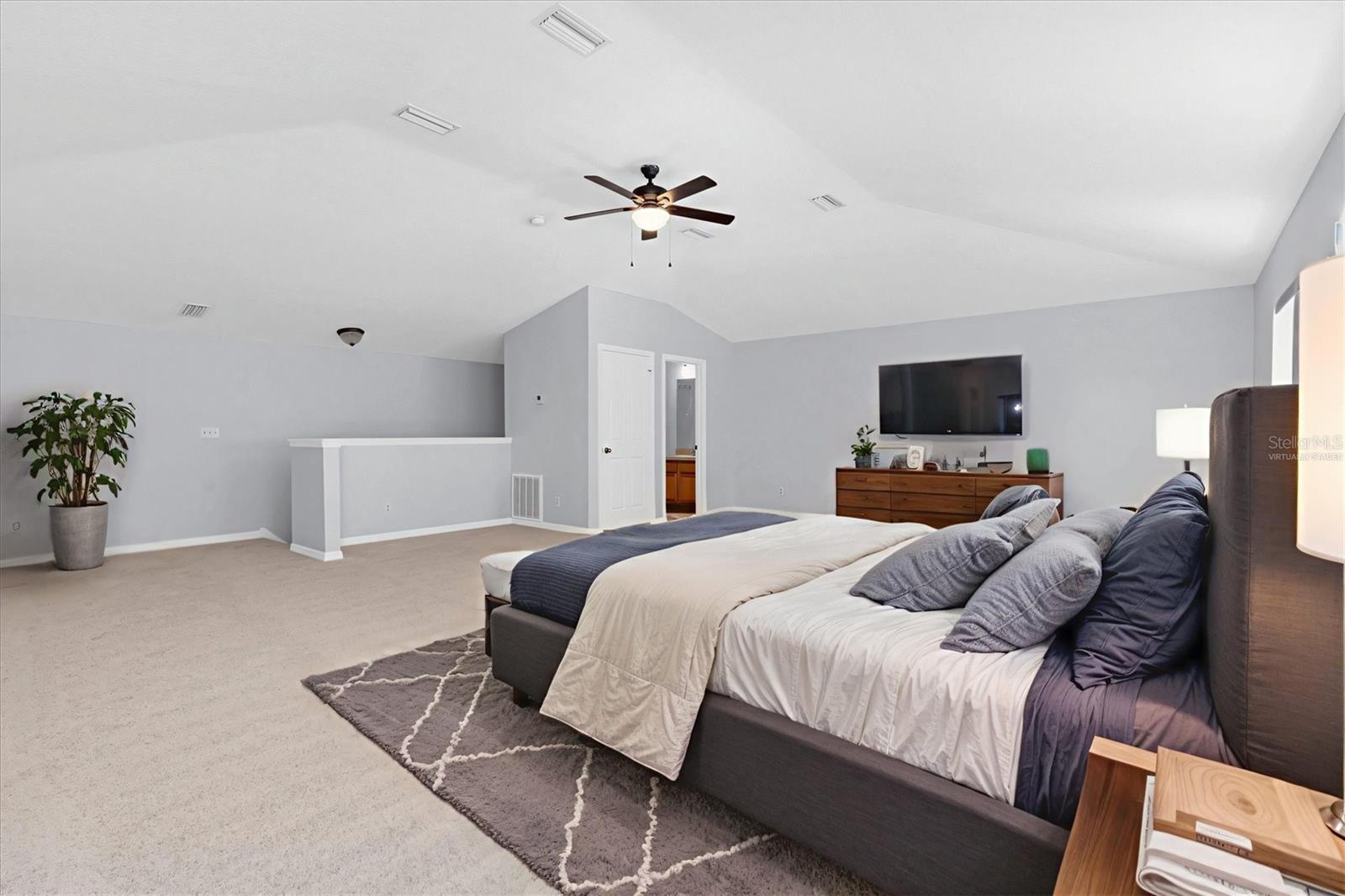 Loft with unlimited possibilities- Virtually staged