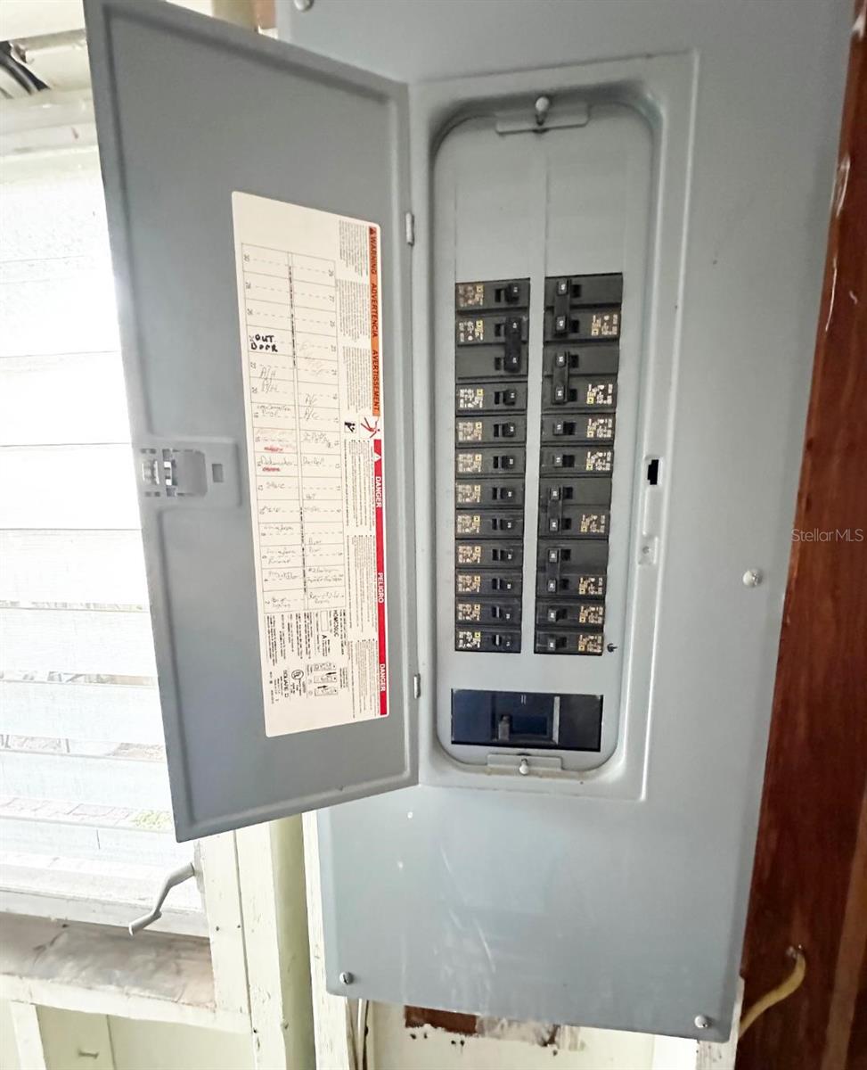 TB8429158