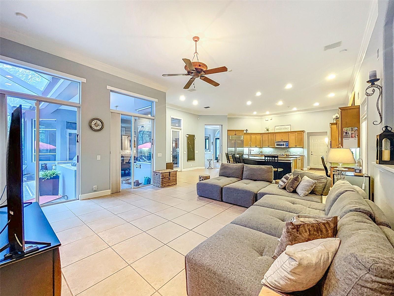 Main Livingroom