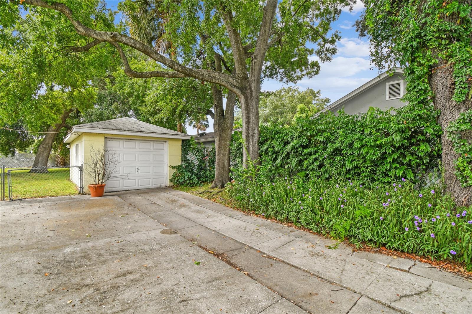 TB8429187