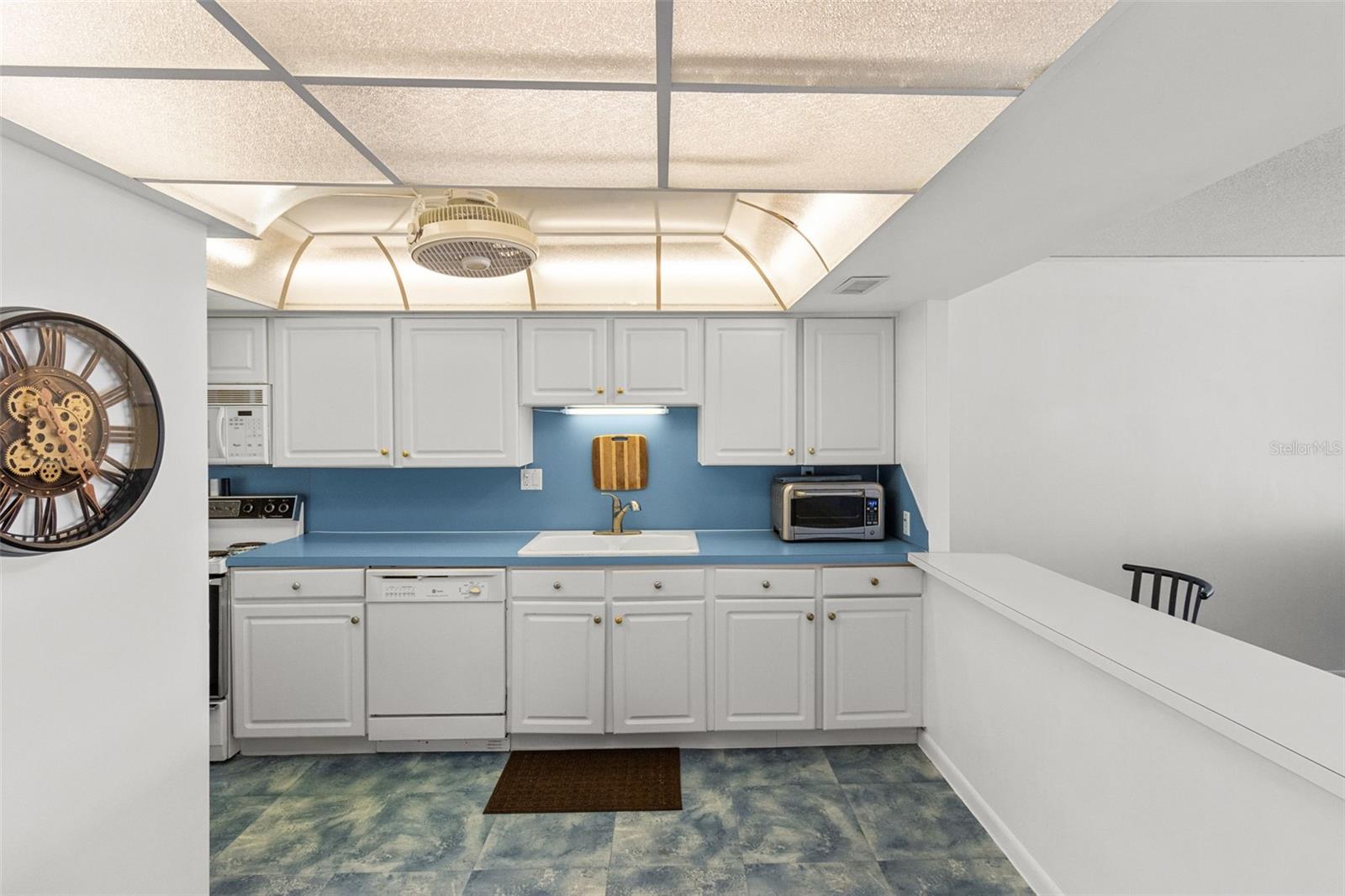 THE SPACIOUS KITCHEN FEATURES LIGHT AND BRIGHT KITCHEN CABINETS WITH PLENTY OF COUNTER SPACE!