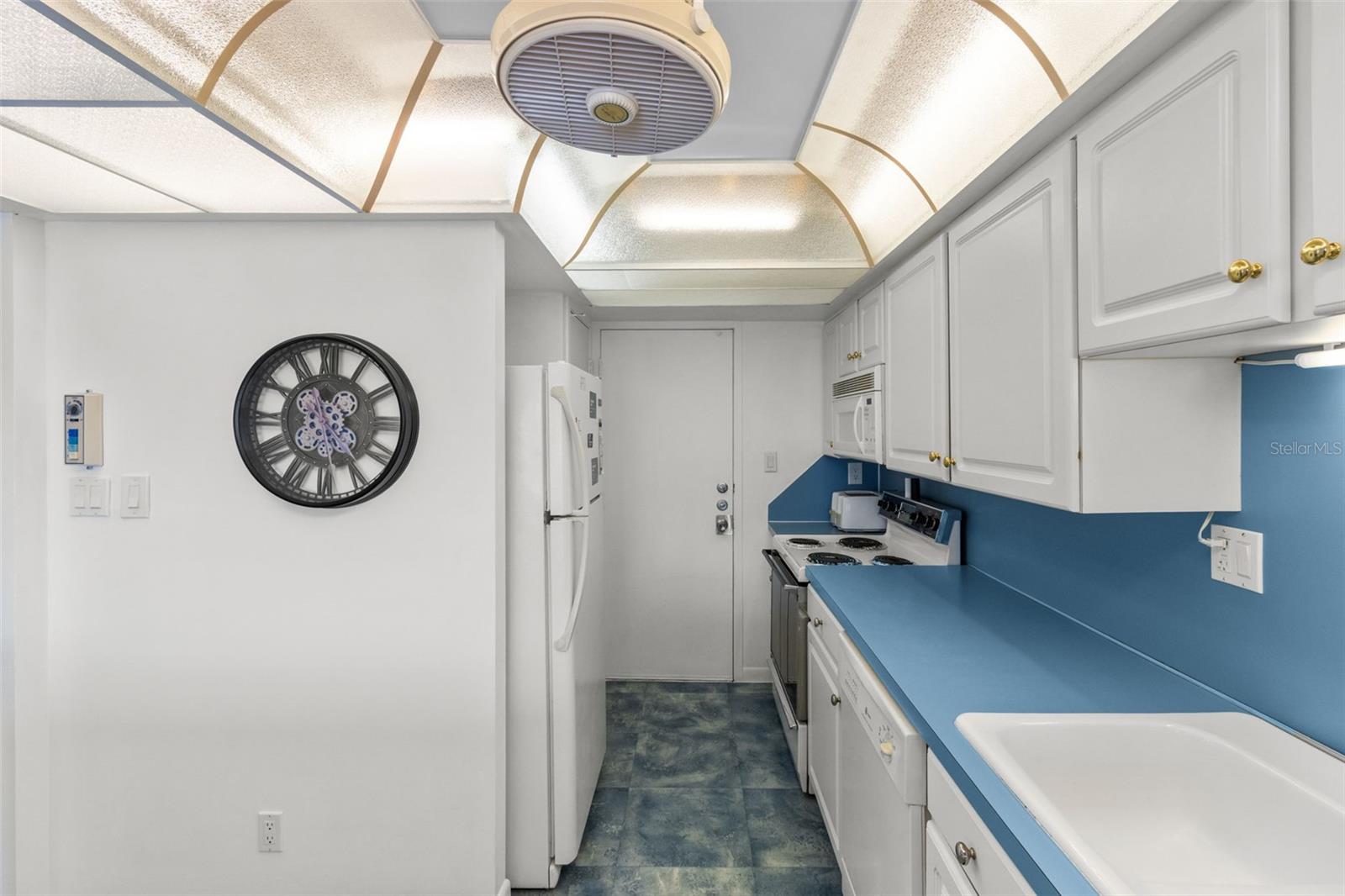 A PRIVATE KITCHEN DOOR OFFERS THE ULTIMATE CONVENIENCE.  BRING GROCERIES STRAIGHT INSIDE WITHOUT HASSLE.