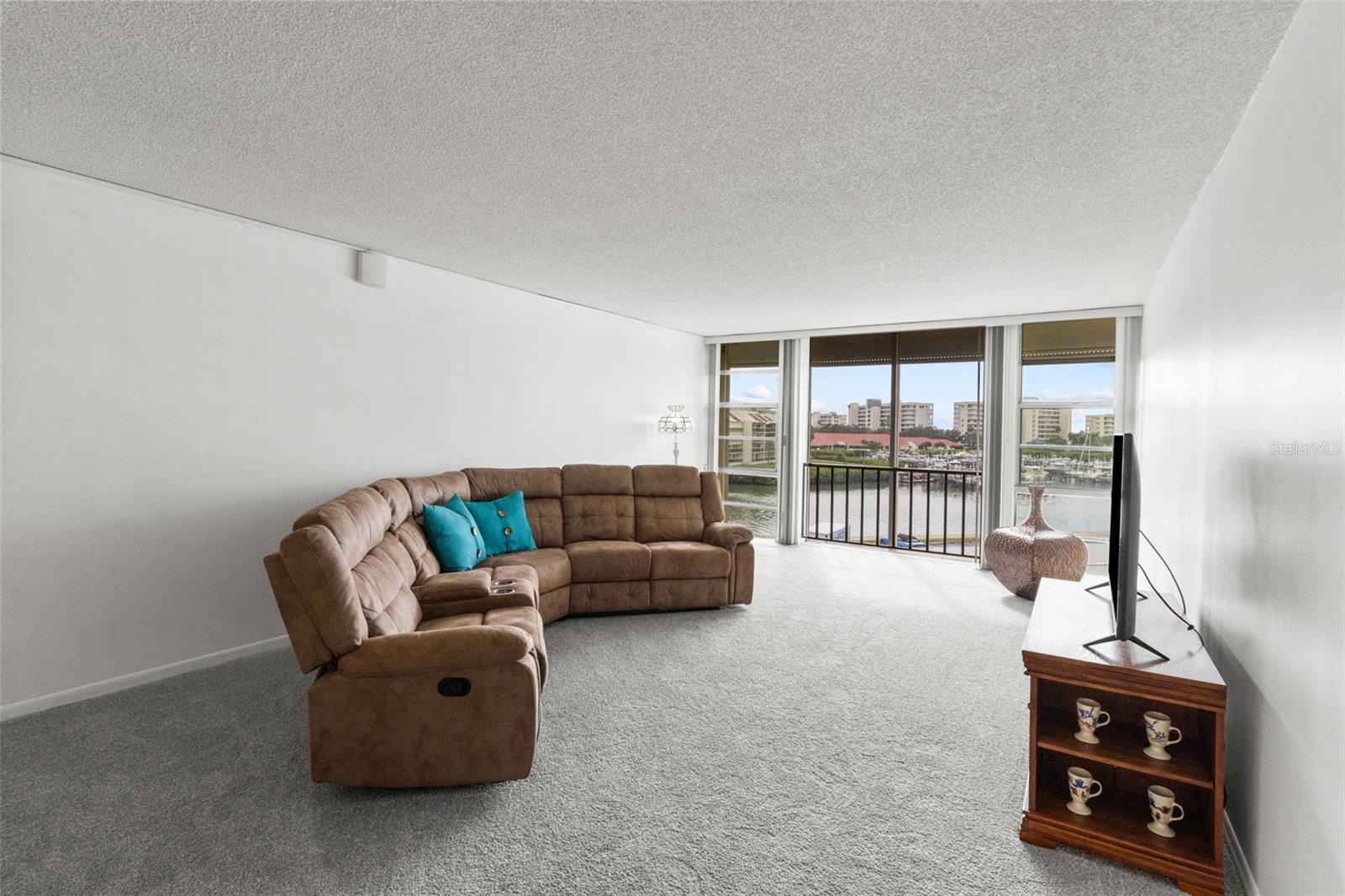 ENJOY THE TROPICAL BREEZES AND THE VIEWS OF THE BAY FROM YOUR HOME!