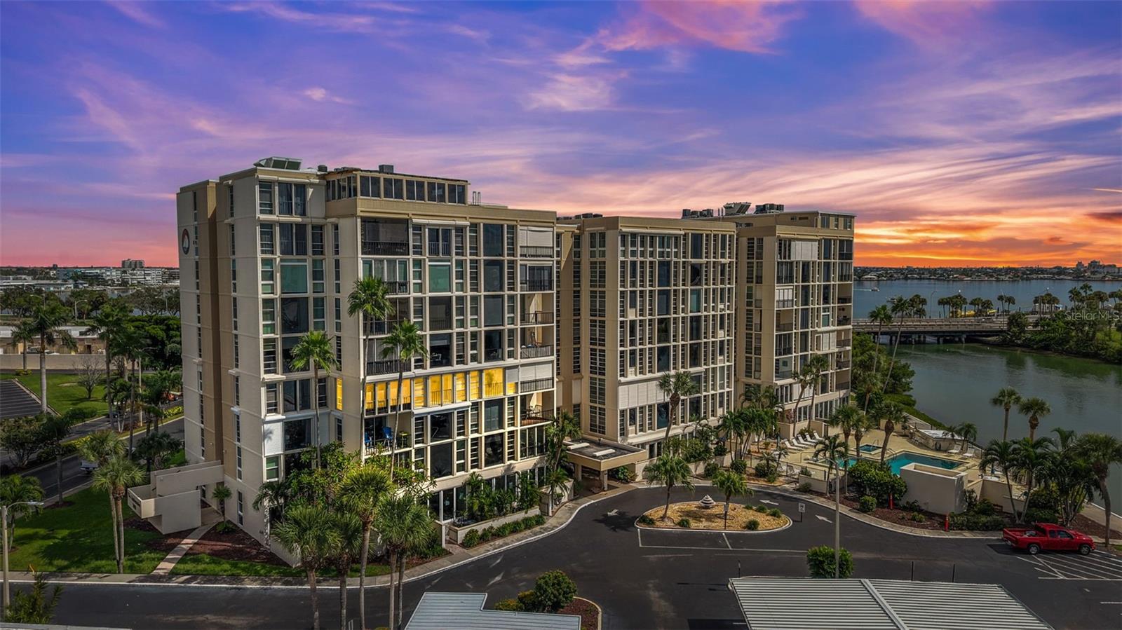 WHETHER DURING THE DAY OR EVENING THE GLORIOUS WATER VIEWS AND SPECTACULAR COLORS OF THE SKY WILL SURELY CAPTIVATE YOU!