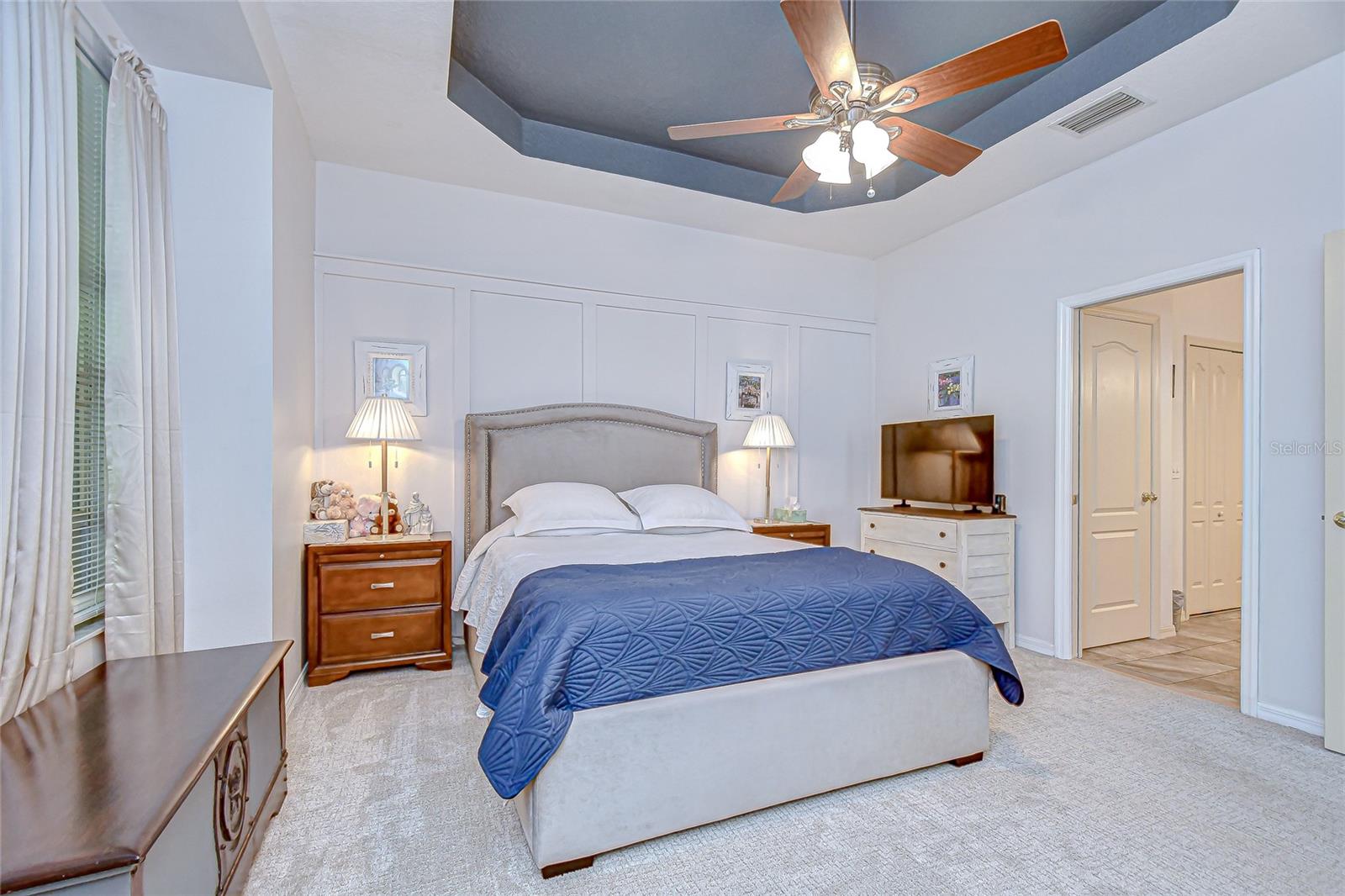 Tray ceiling, and private en-suite!