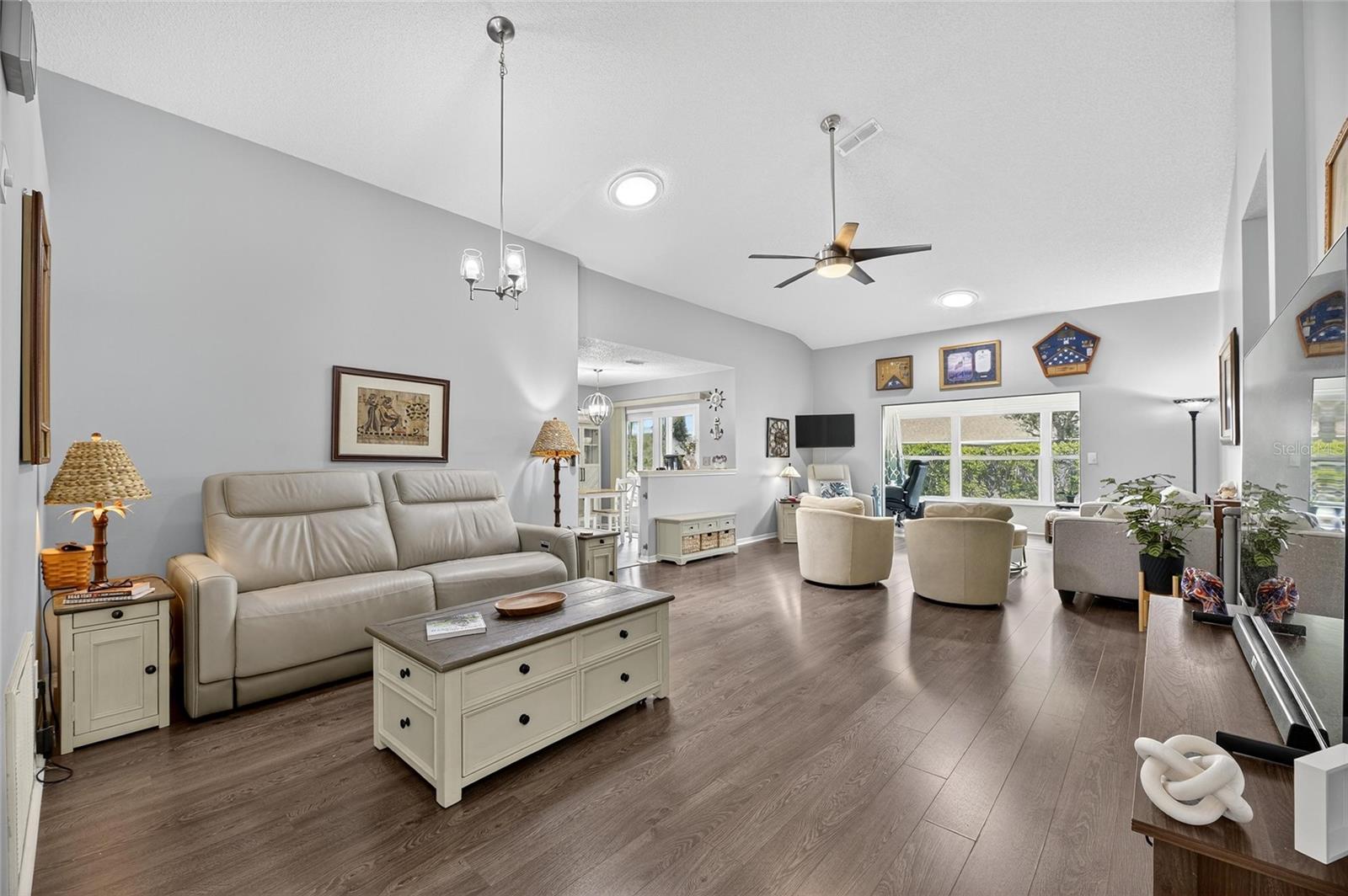 Dining area (currently used as TV room)