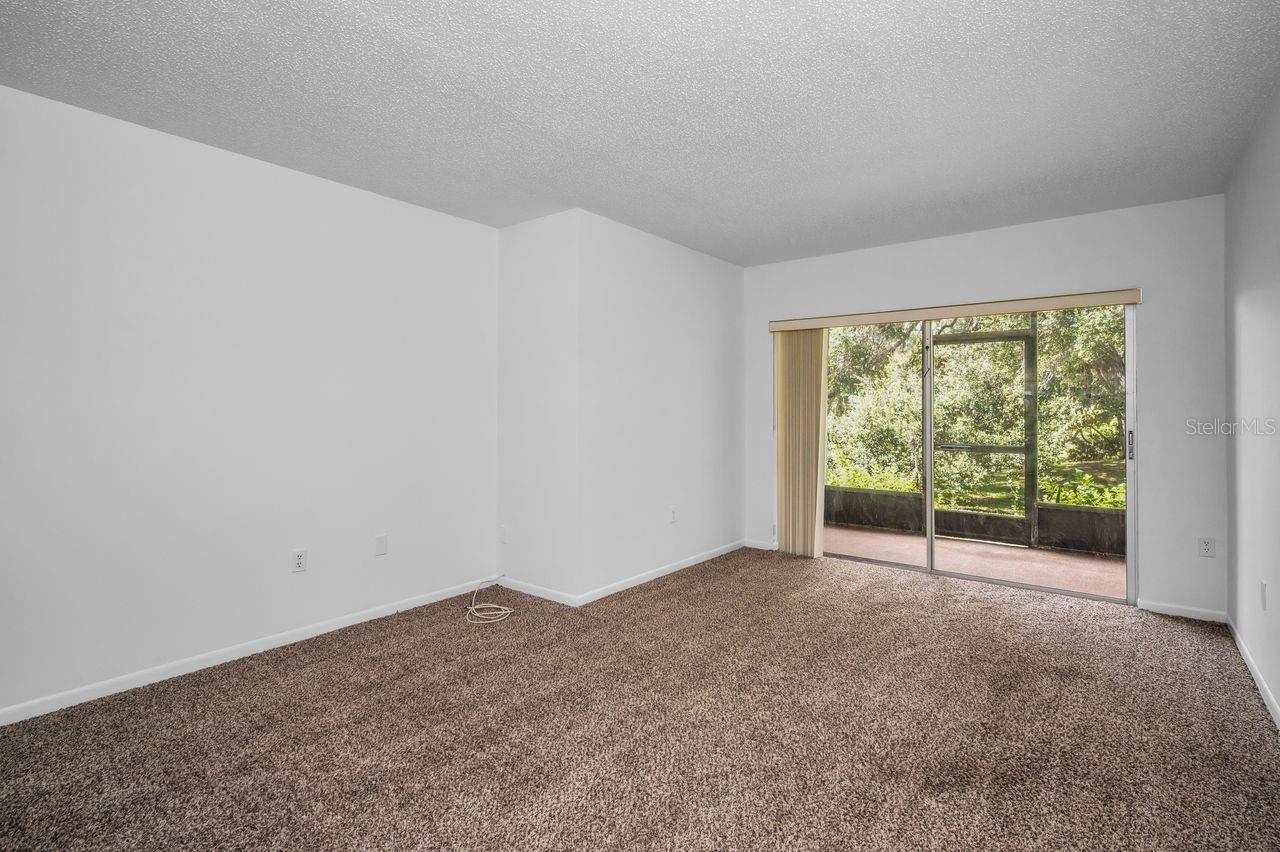 living/dining/screened in lanai