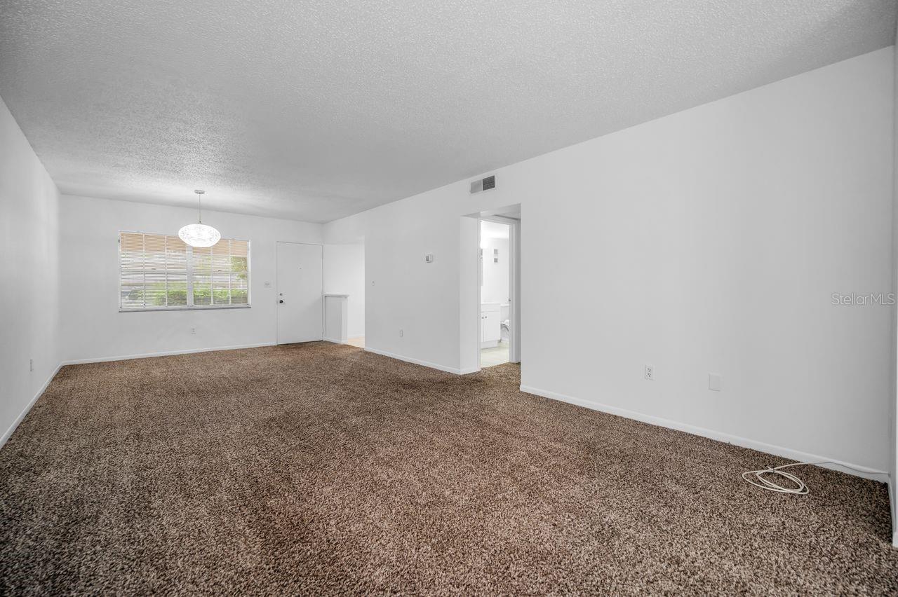entrance to bed/bath