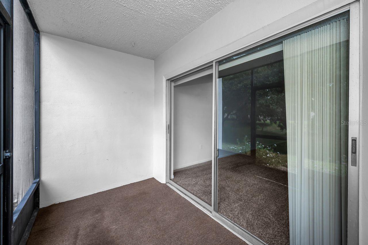 slider door to lanai