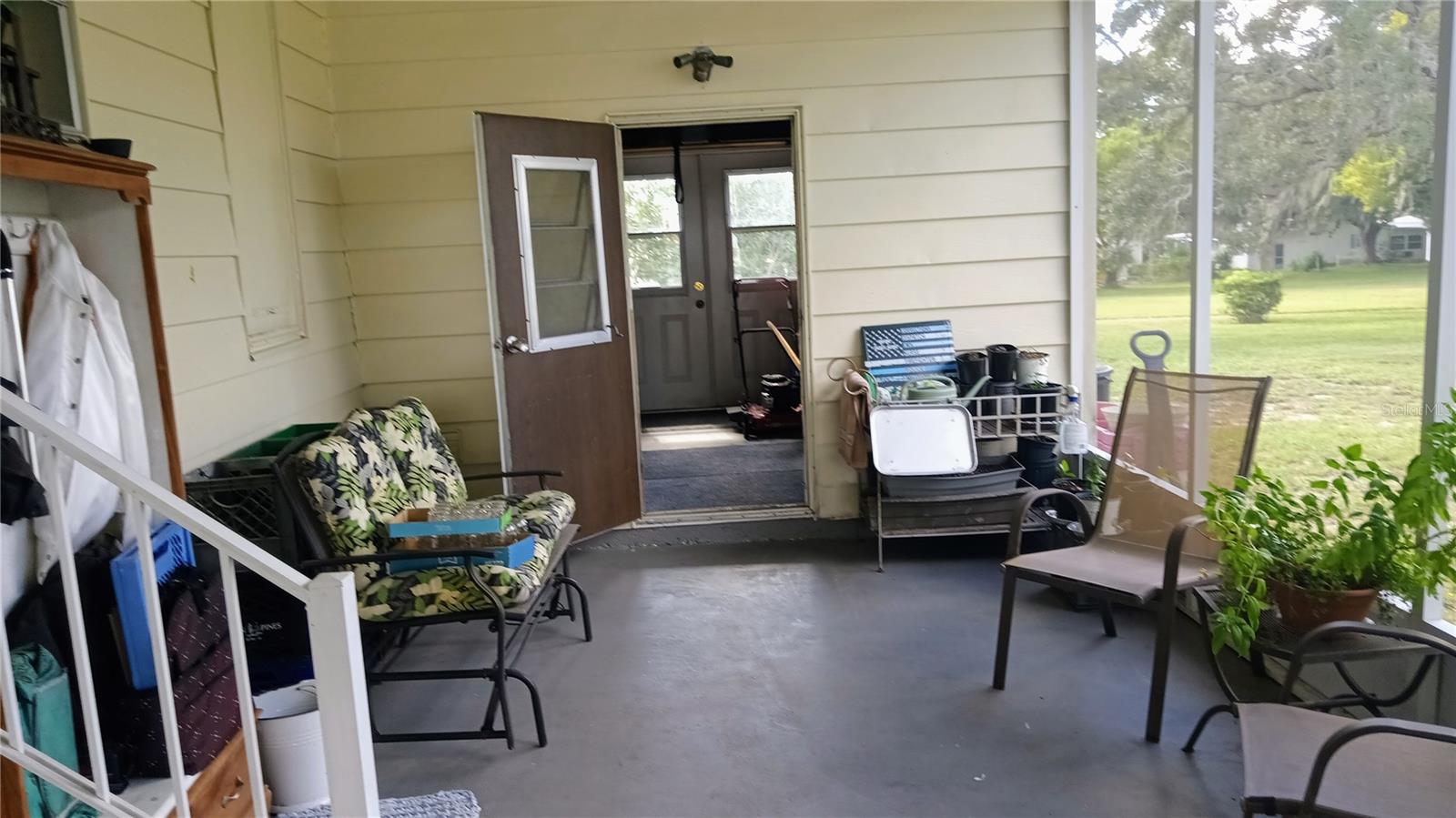 Screen room adjacent to the Golf Cart Garage