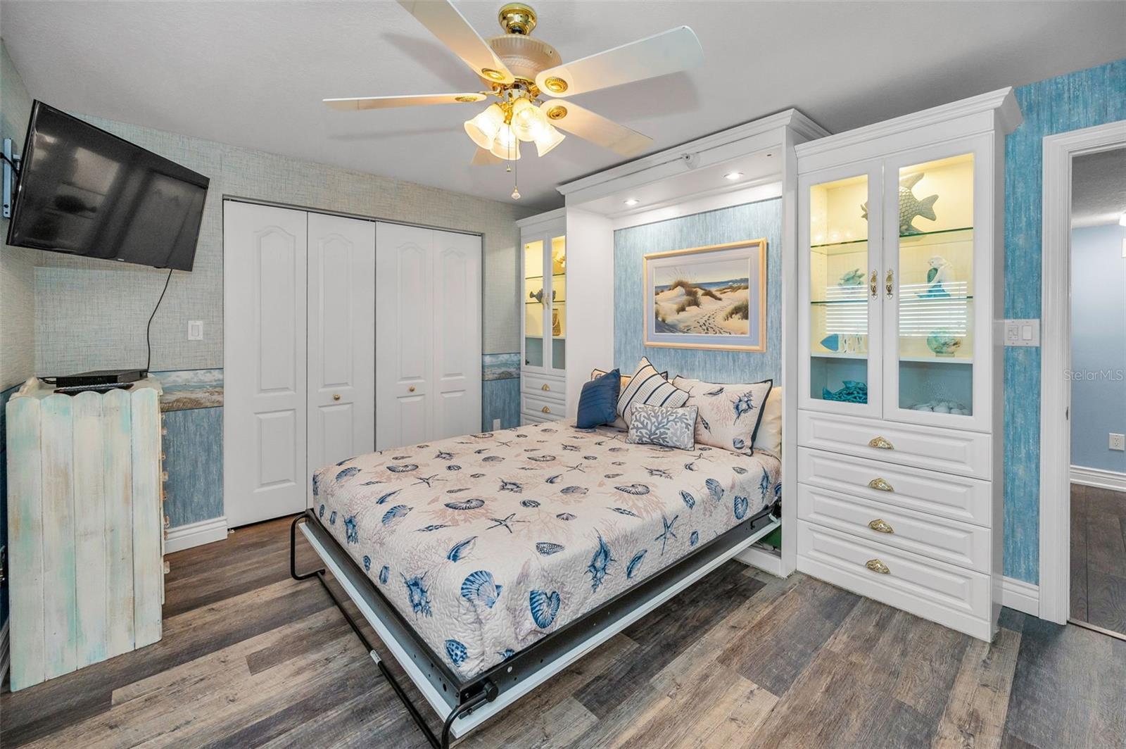 Second Bedroom w/ Murphy Bed
