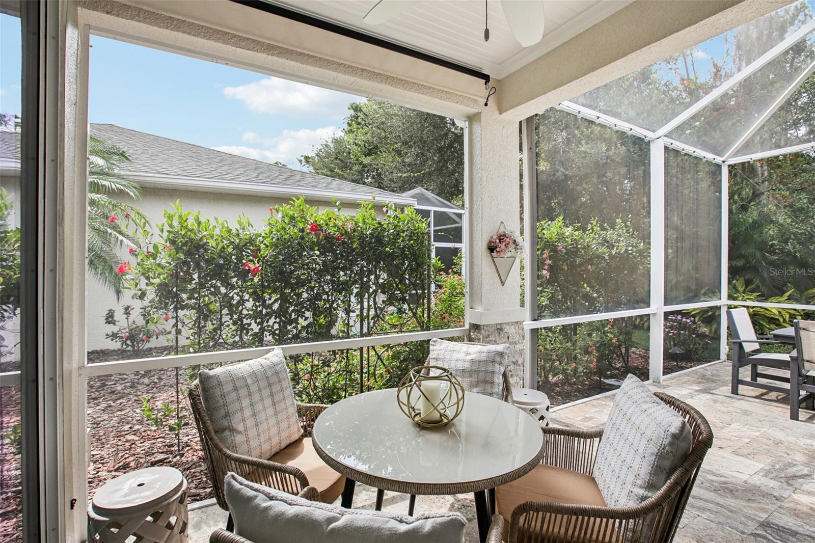 The lanai is an entertainer's dream!
