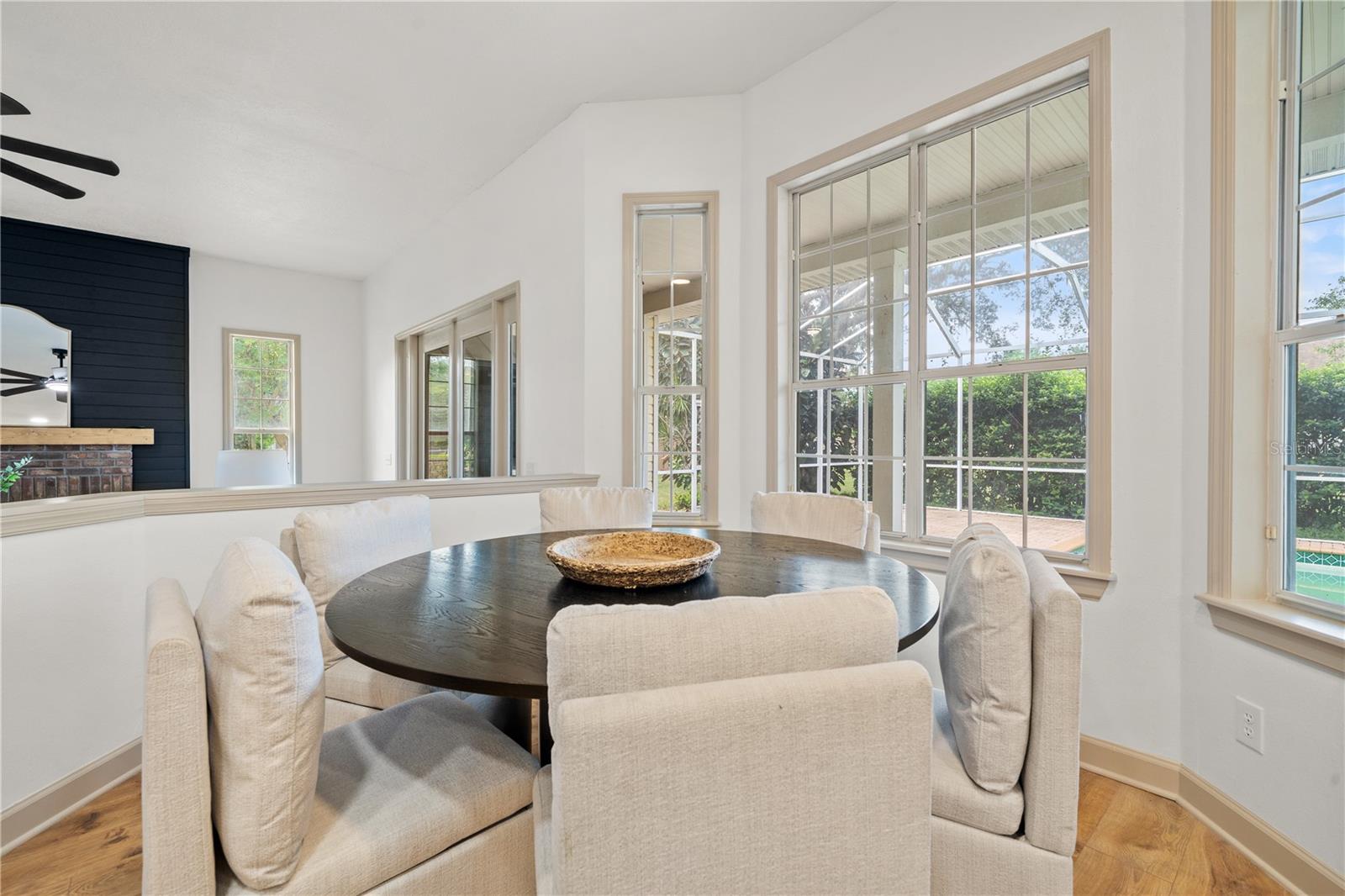 Eat-In Dining Area