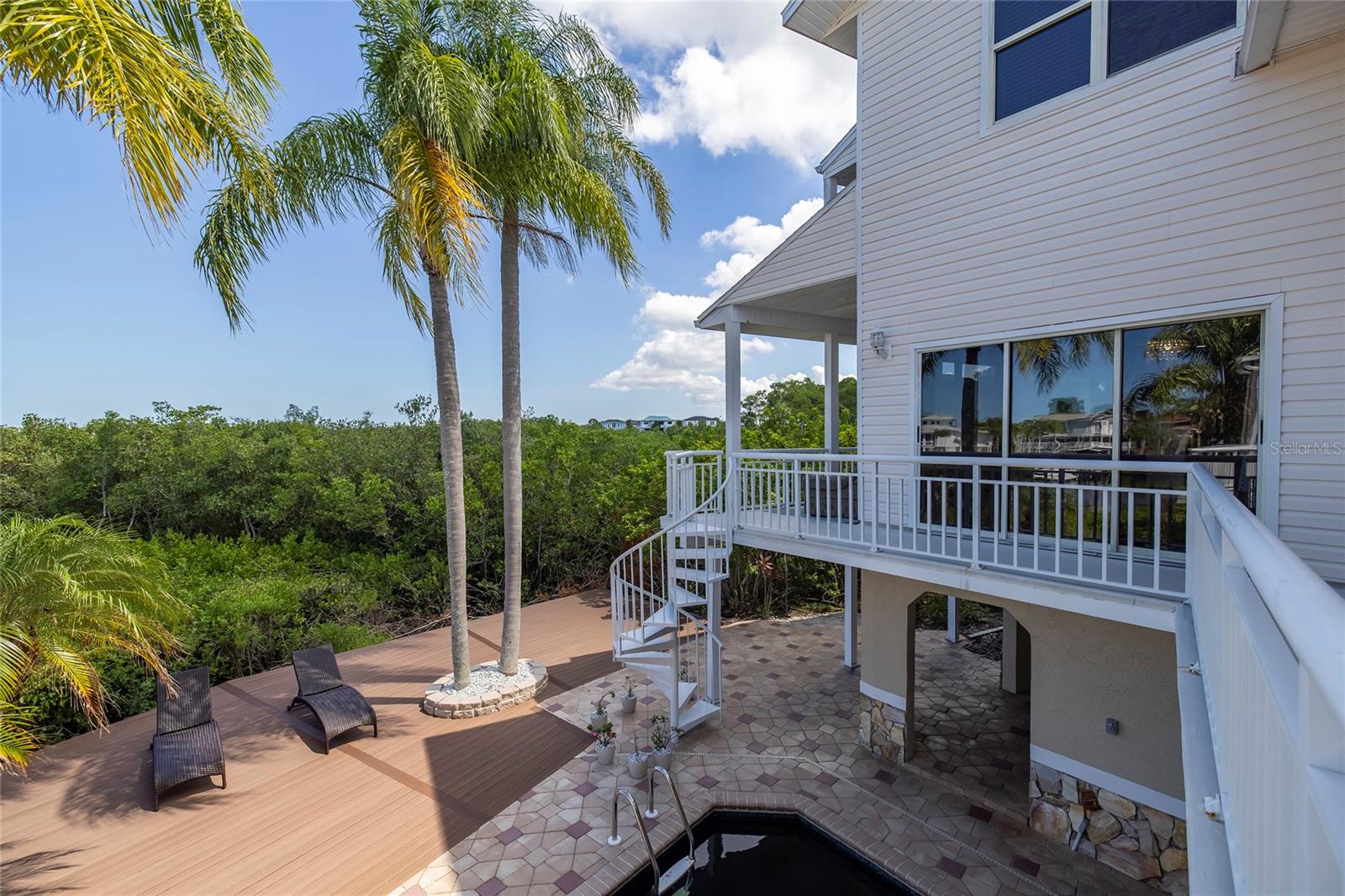 Wra around balcony