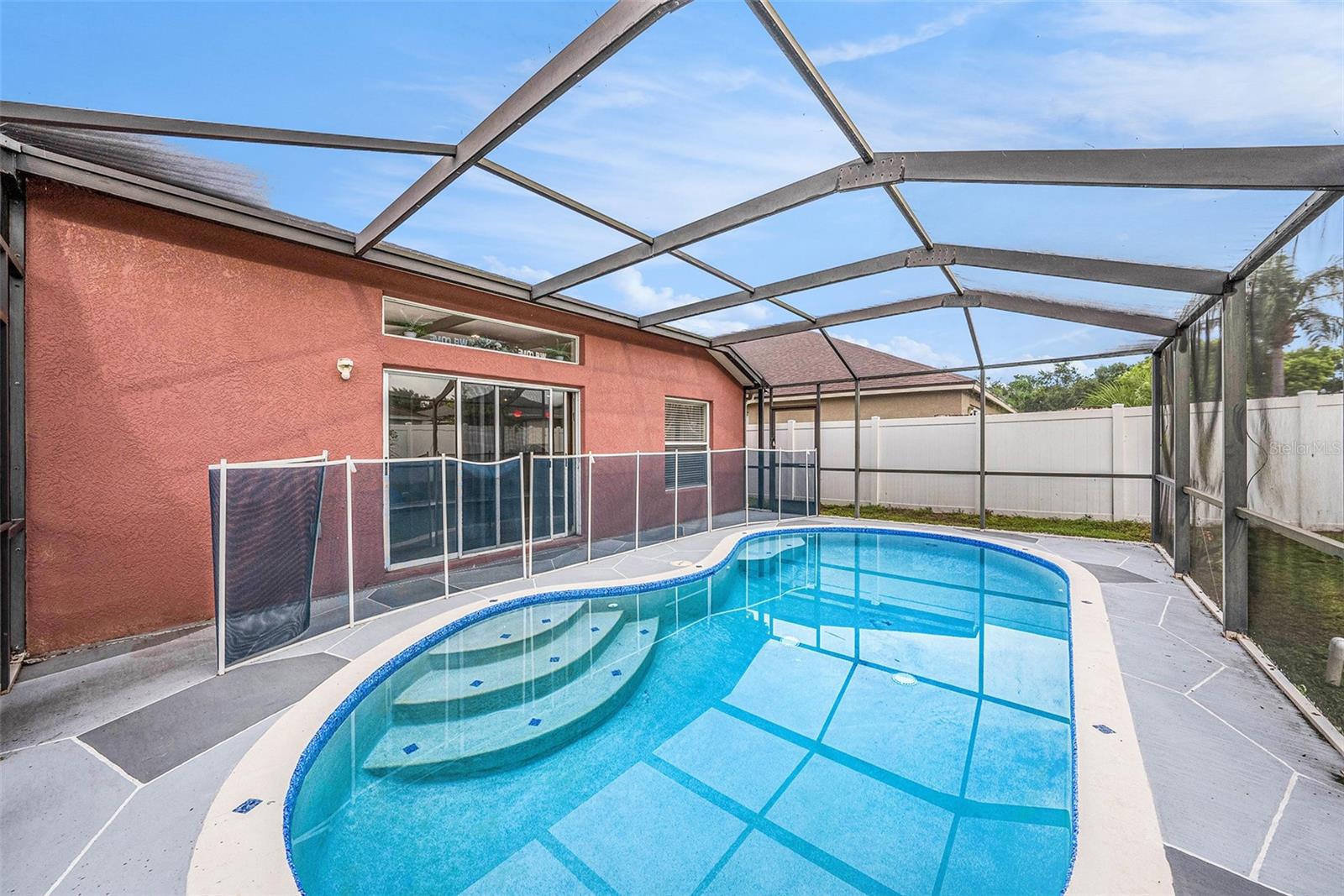 Relaxing pool