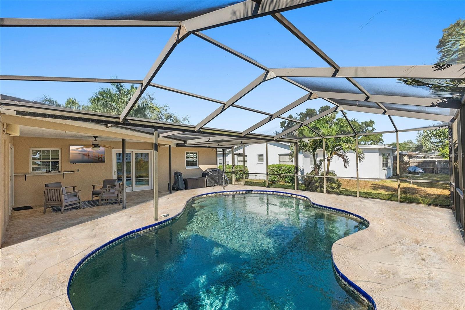 Spacious pool and Patio