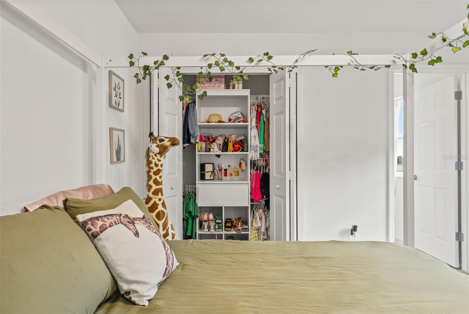 Bedroom w/ full bathroom, Second Floor