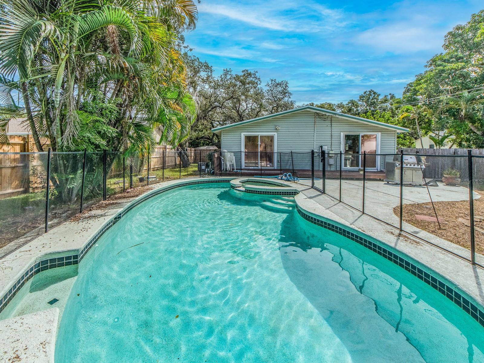 Swimming pool