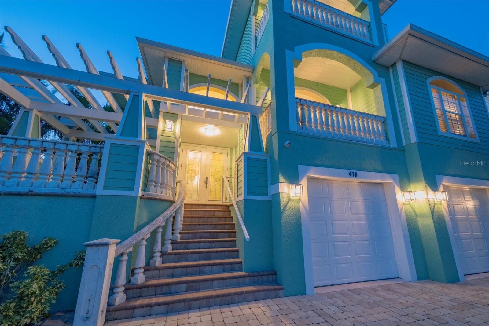 Providing unrivaled beauty, this is the perfect time to consider the experience of waterfront living.