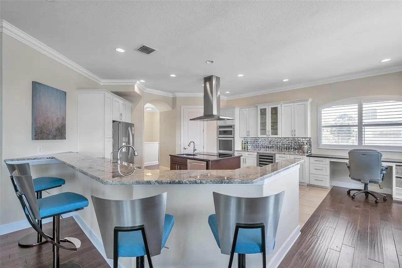 Large peninsula bar with room for additional eating space.