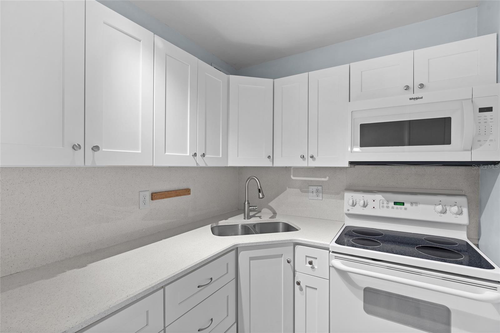 White Cabinets & Quartz Countertops