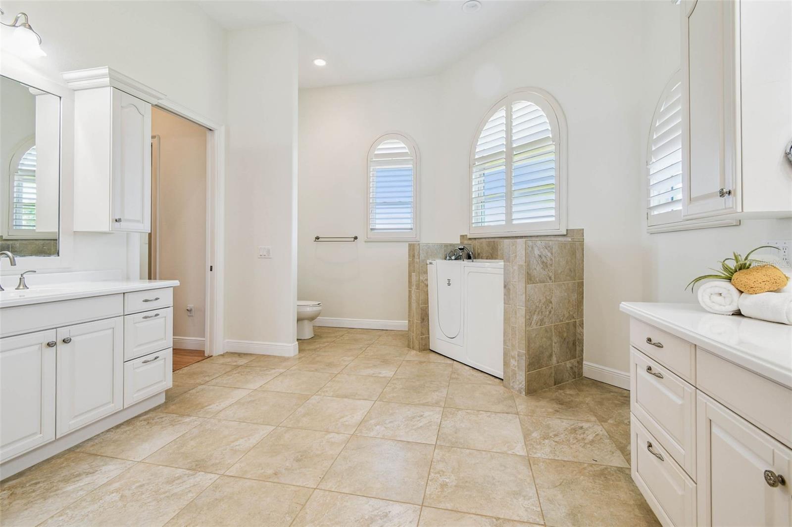 North Wing - Primary Bathroom Suite
