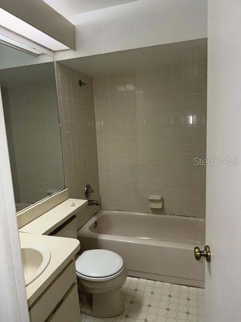 TB8429696