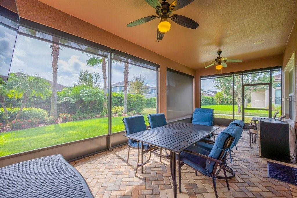 HUGE LANAI