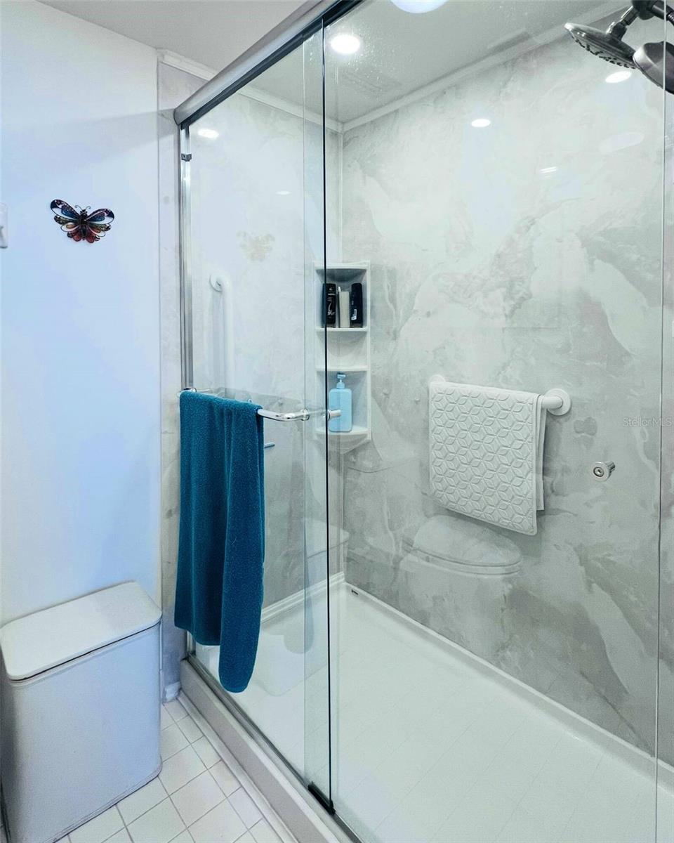 BATH 2 SHOWER