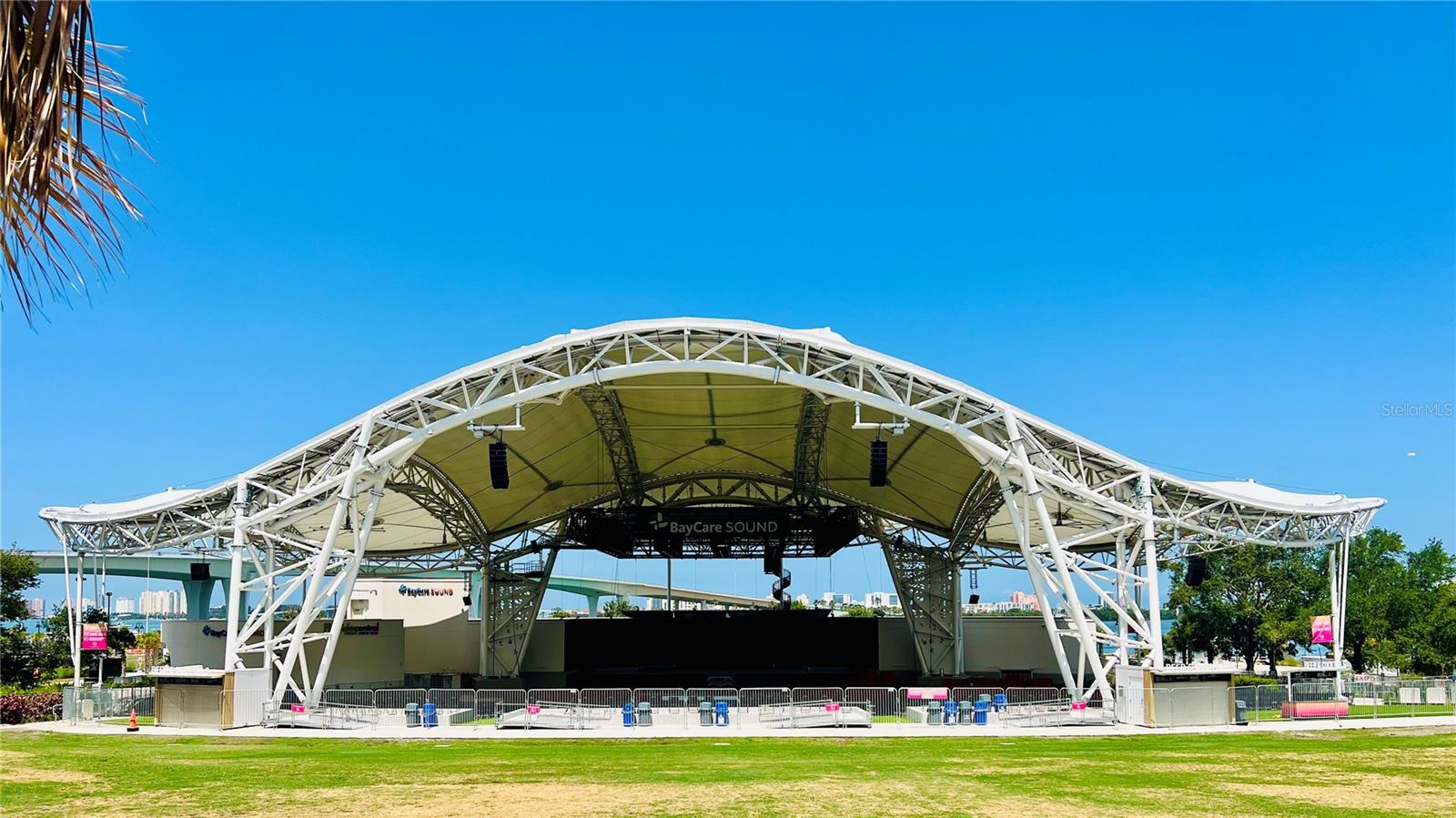 TB8429841