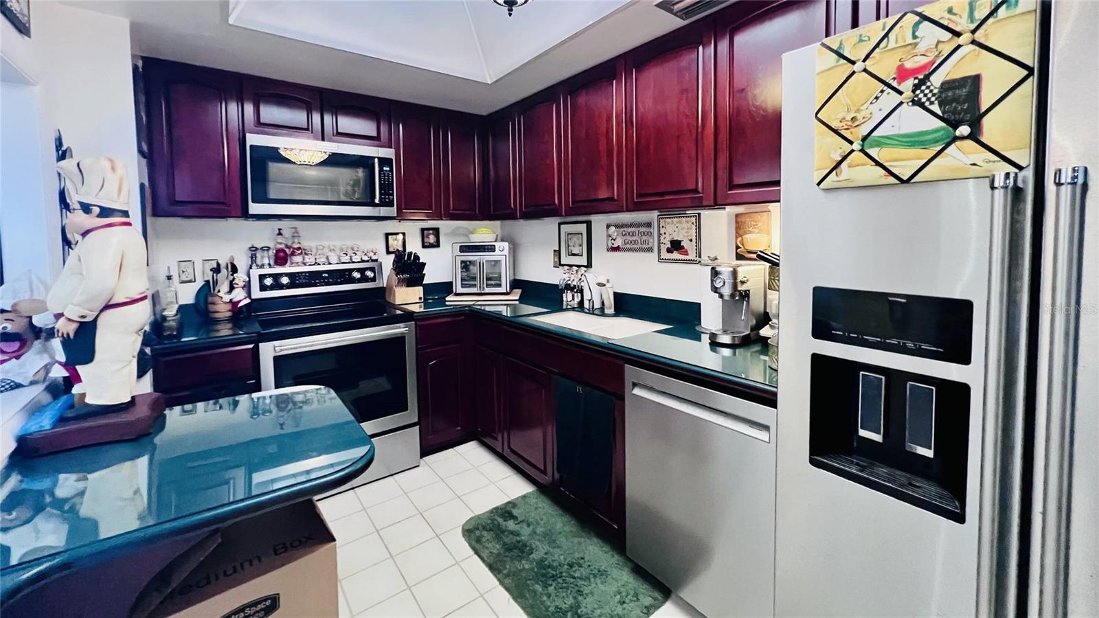 KITCHEN WITH ALL NEW APPLIANCES