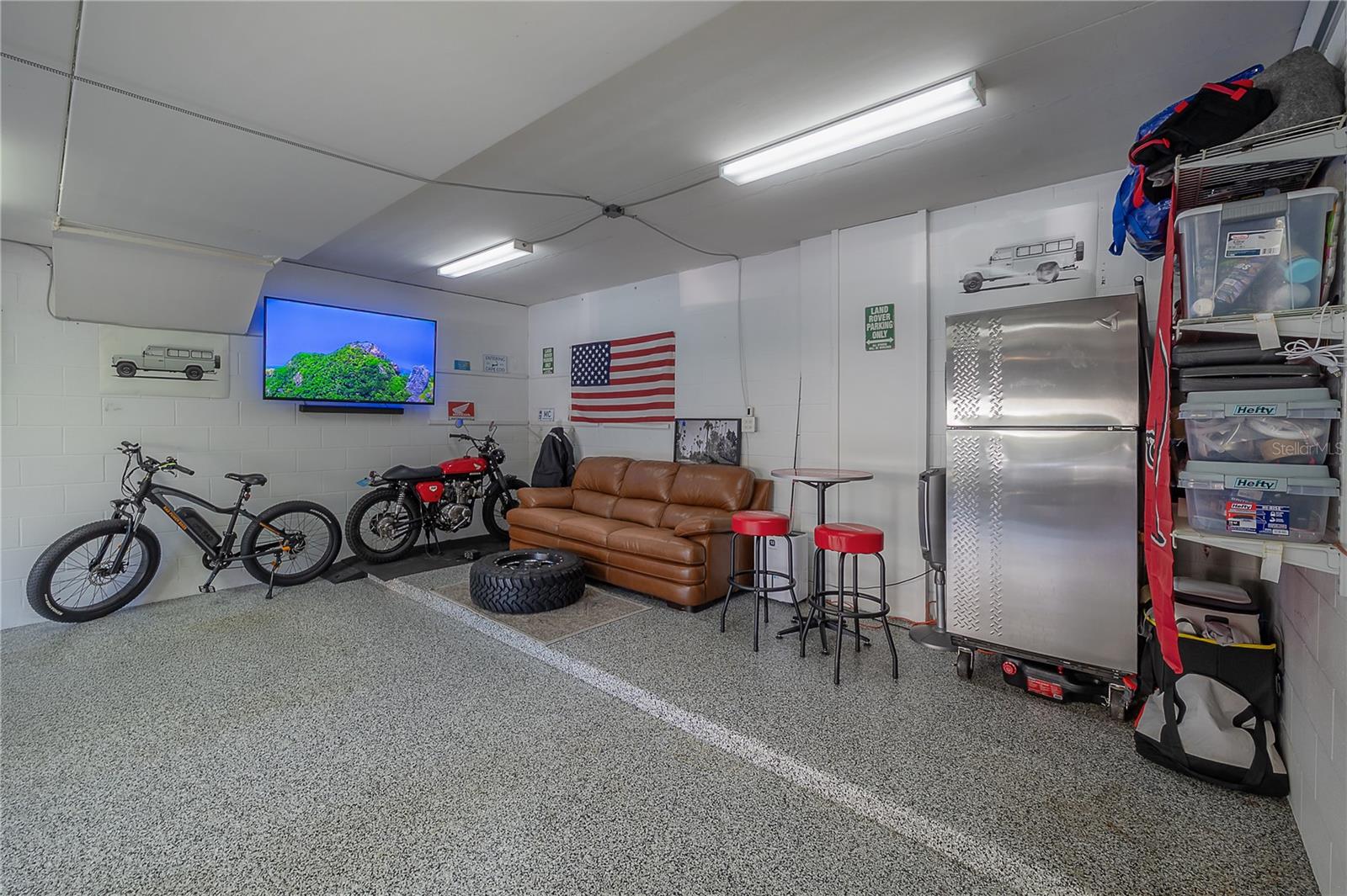 Bonus "man cave" space in garage