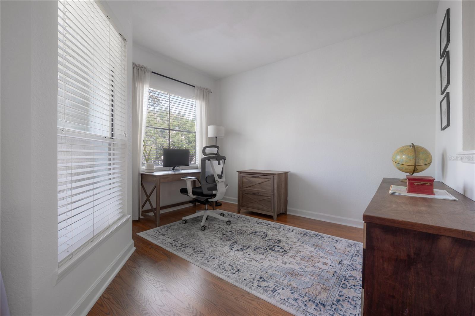 Office/den (can be enclosed to create 2nd bedroom)