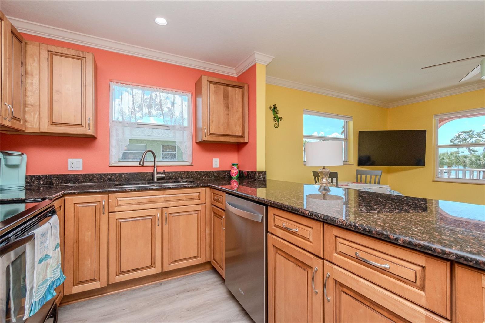 NICELY LAID OUT KITCHEN