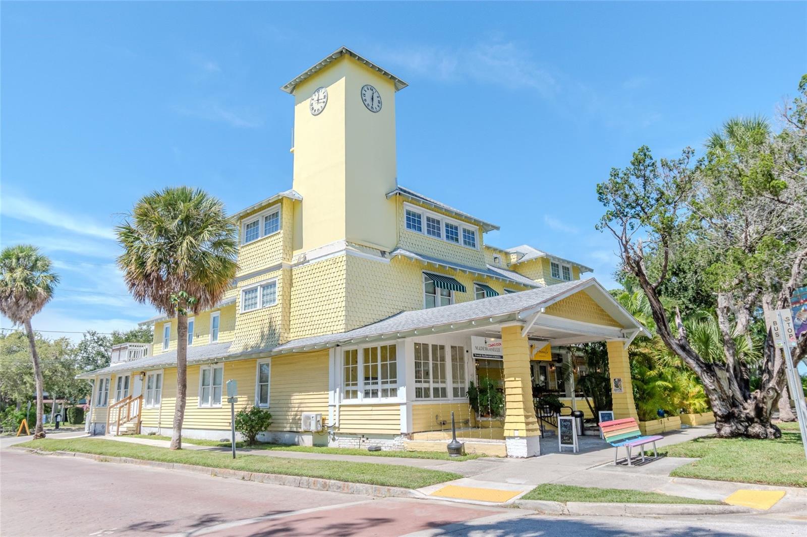 THE PENNISULA INN