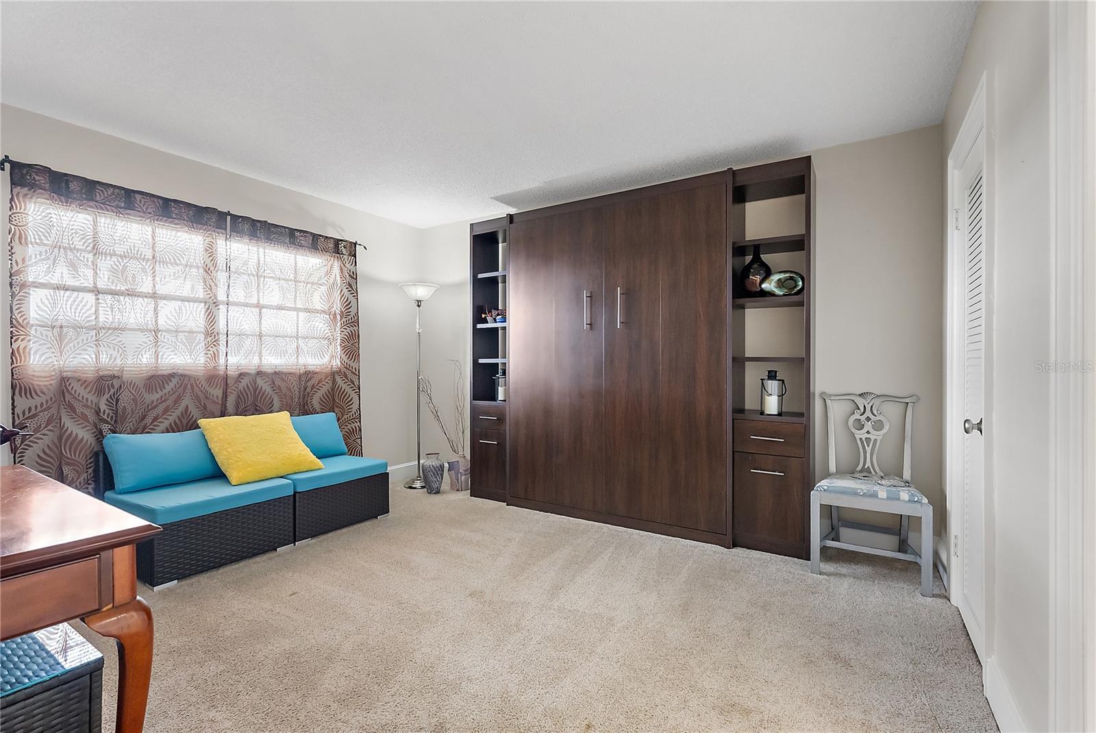 Guest bedroom murphy bed