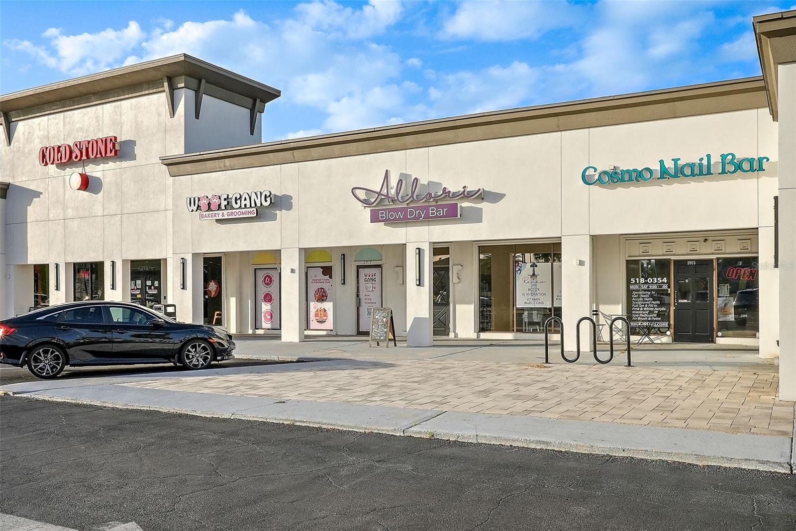 Dog grooming / Nail Salons